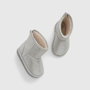 Gap Toddler Cozy Sherpa Boots 7 NWT in Metallic